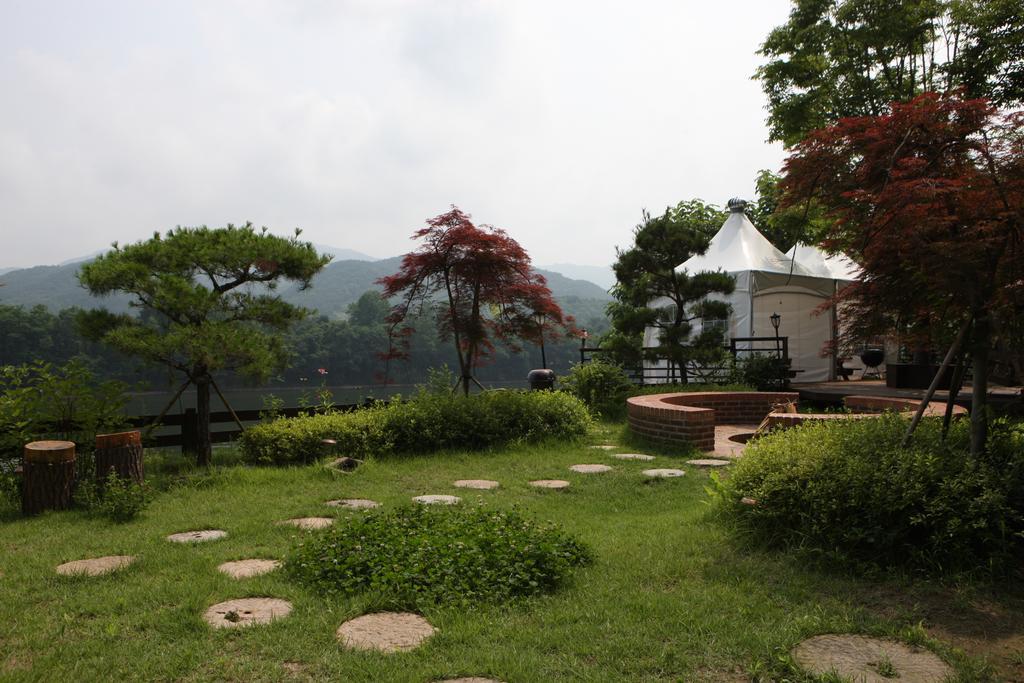 Moonlight Blue Pension Gapyeong Buitenkant foto