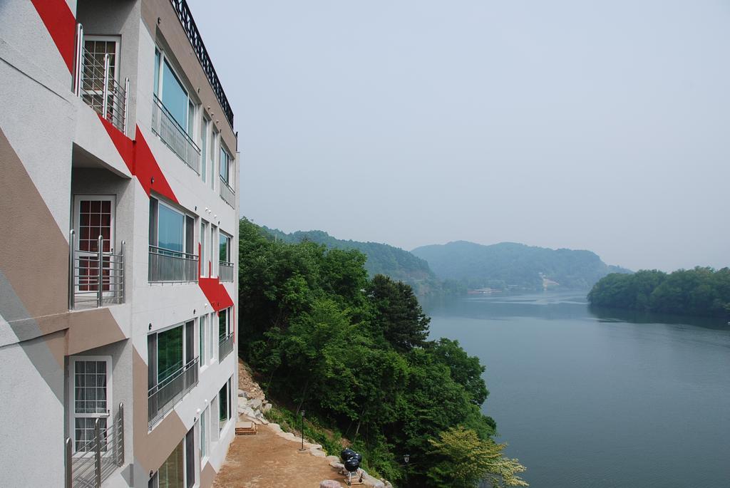 Moonlight Blue Pension Gapyeong Buitenkant foto