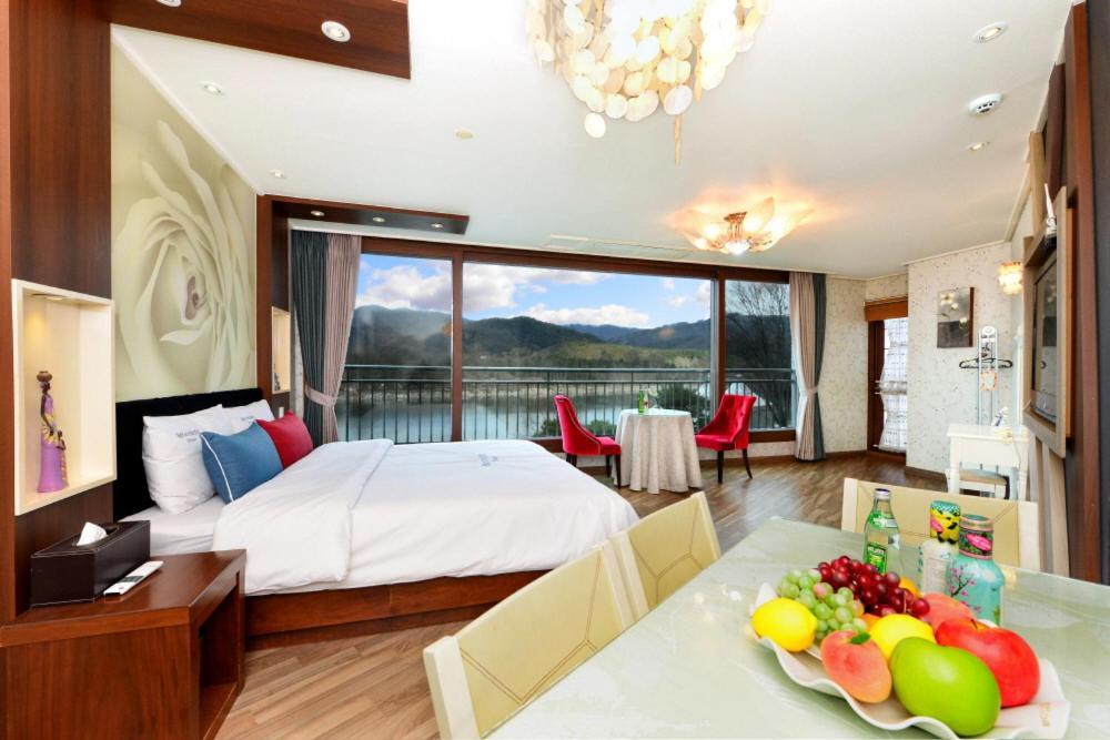 Moonlight Blue Pension Gapyeong Buitenkant foto