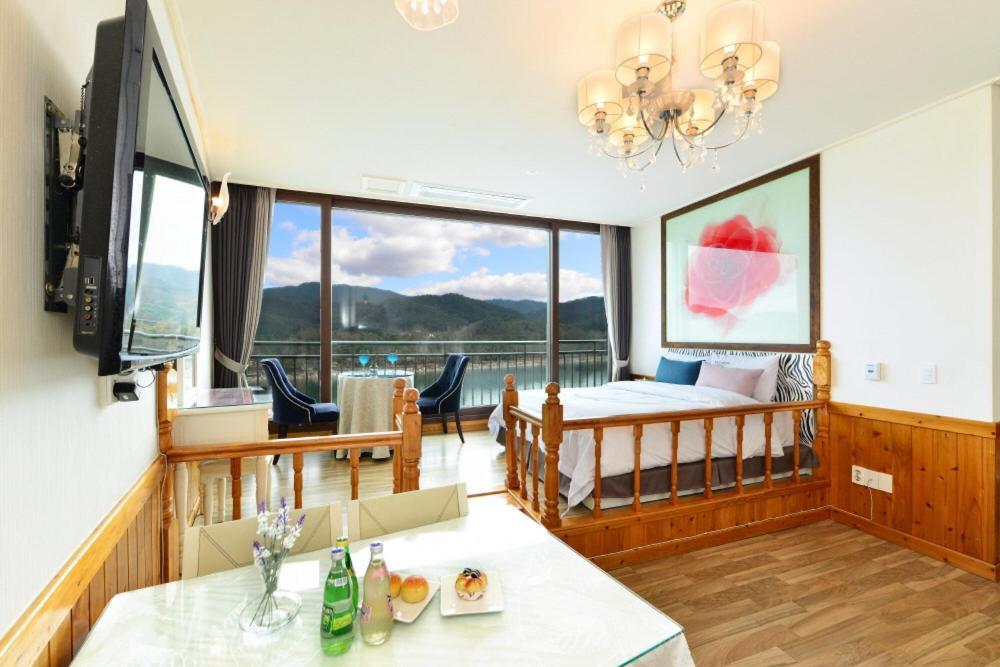 Moonlight Blue Pension Gapyeong Buitenkant foto