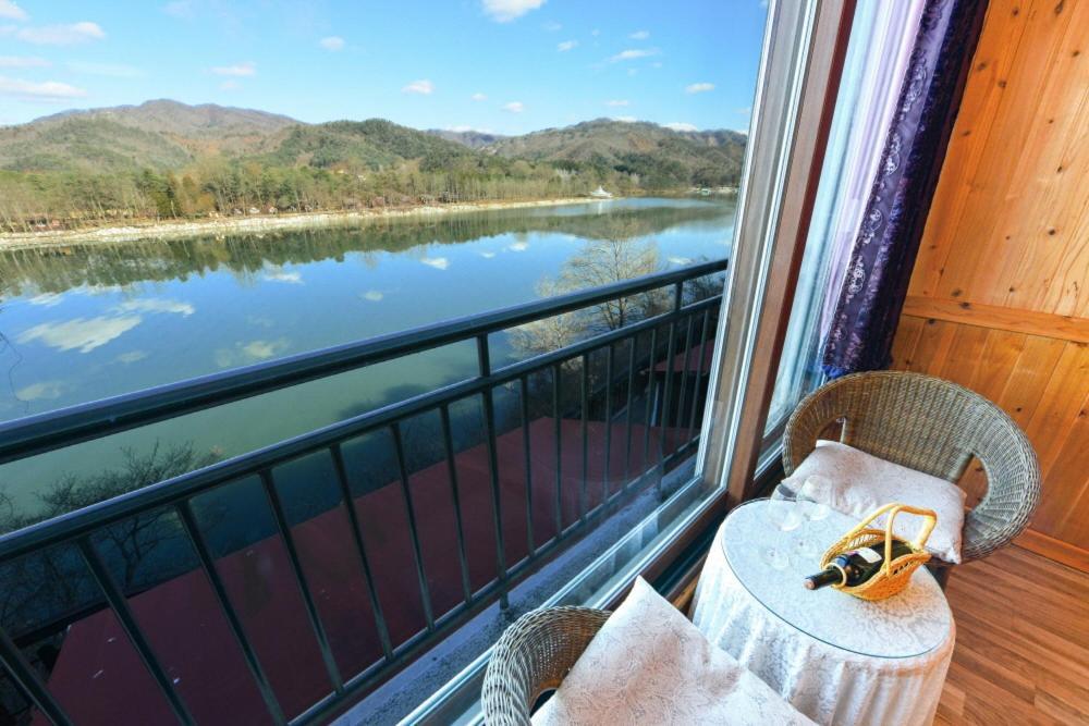 Moonlight Blue Pension Gapyeong Buitenkant foto