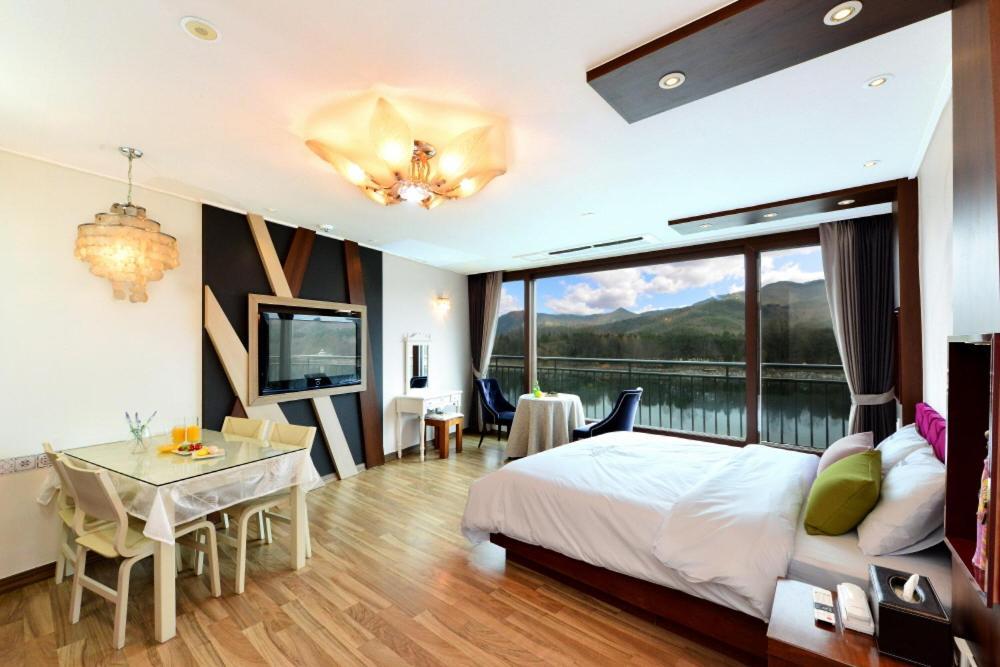Moonlight Blue Pension Gapyeong Buitenkant foto
