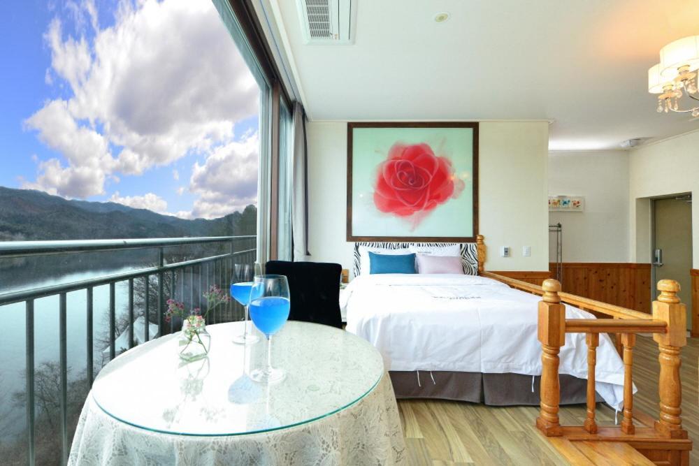 Moonlight Blue Pension Gapyeong Buitenkant foto