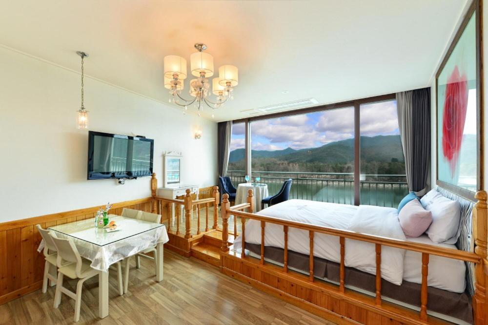 Moonlight Blue Pension Gapyeong Buitenkant foto