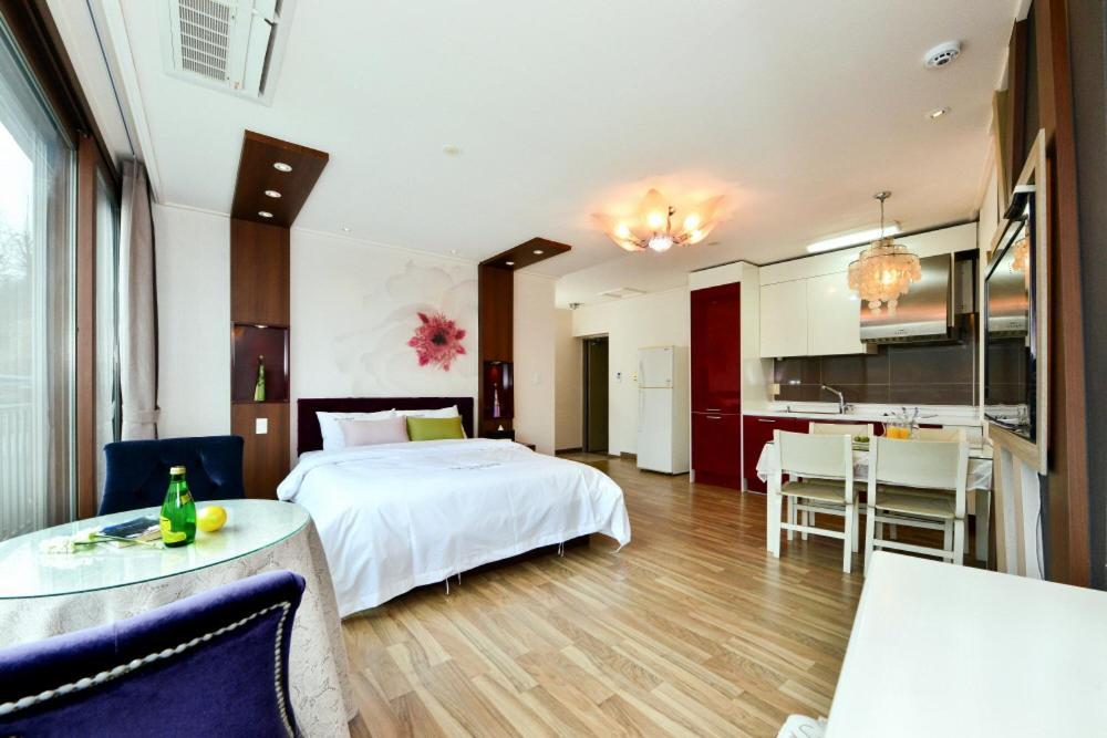 Moonlight Blue Pension Gapyeong Buitenkant foto