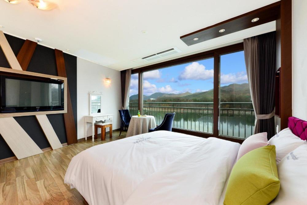 Moonlight Blue Pension Gapyeong Buitenkant foto