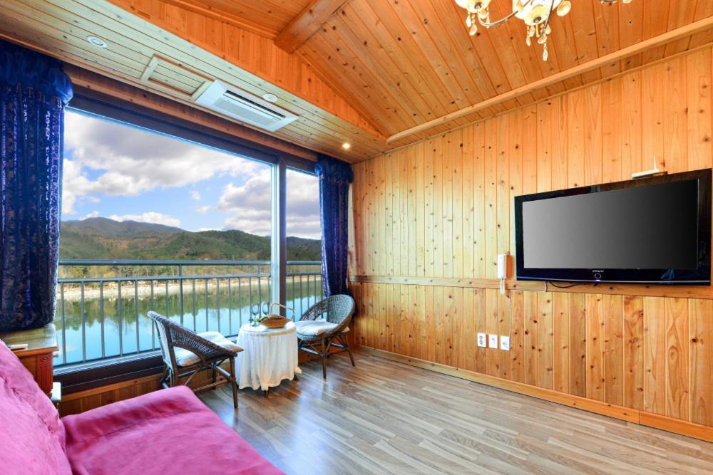 Moonlight Blue Pension Gapyeong Buitenkant foto