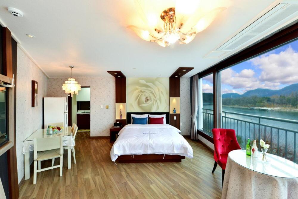 Moonlight Blue Pension Gapyeong Buitenkant foto