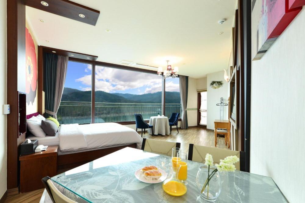 Moonlight Blue Pension Gapyeong Buitenkant foto